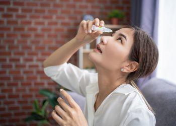 Using Eye Drops to Lessen the Symptoms of Pink Eye or Conjunctivitis